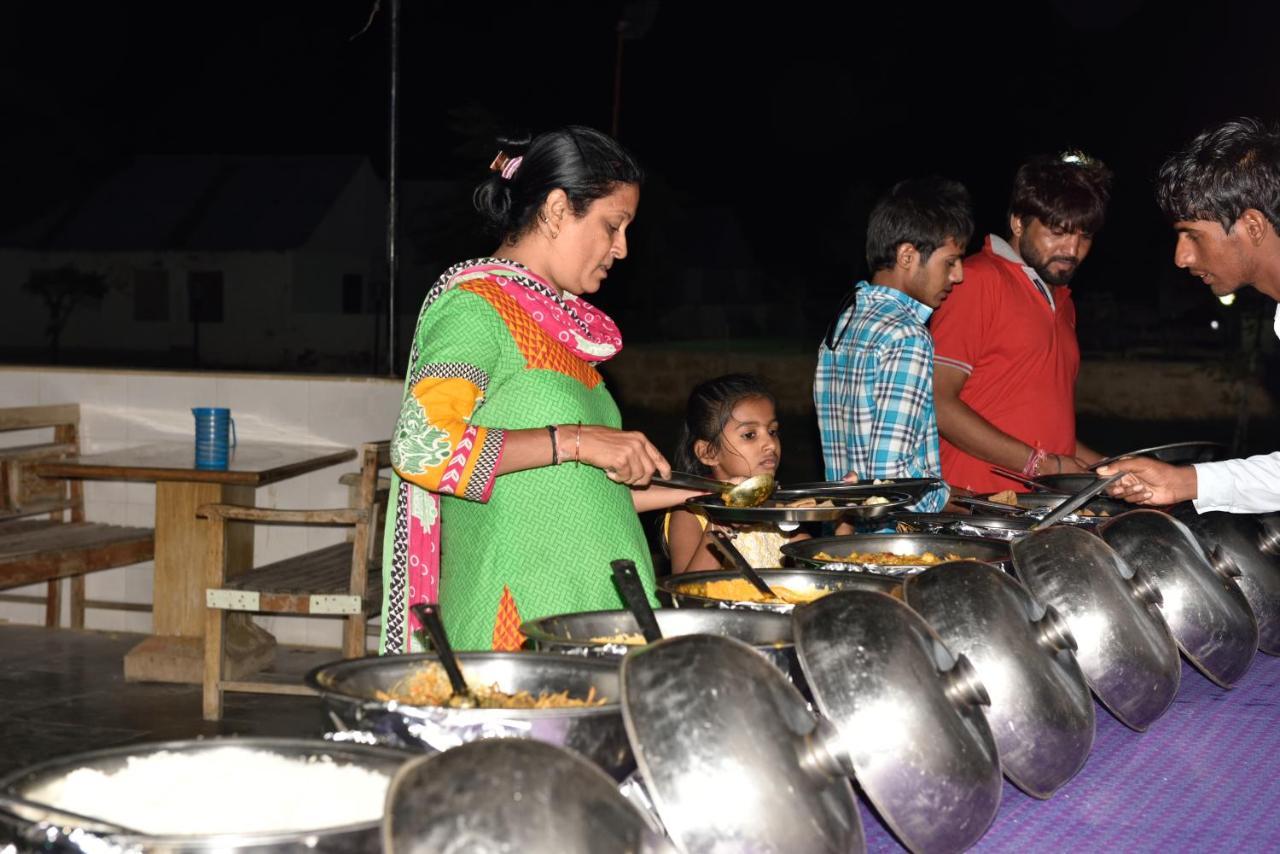 Kf Resort Pvt Ltd Sam Bagian luar foto